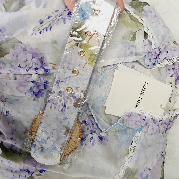 Chic Floral Long Sleeve Dress in White and Blue - Picture 9 of 10